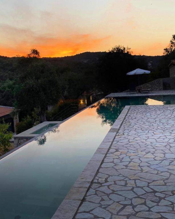 Bazén v ubytování Paxoi Resort - Adult-Only nebo v jeho okolí