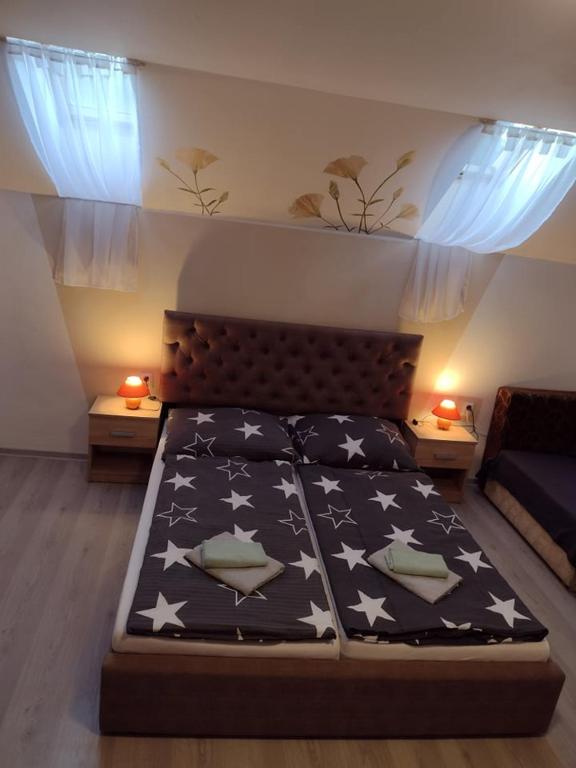 Postel nebo postele na pokoji v ubytování Villa LIKE "garden-grill"