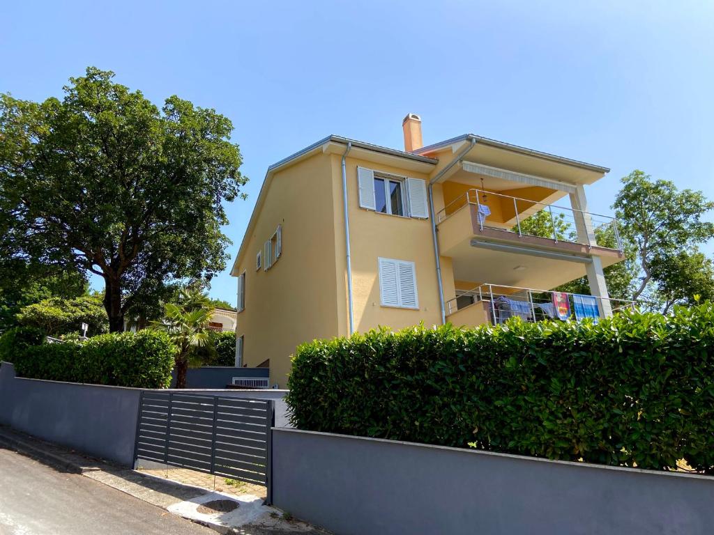 Budova, v ktorej sa apartmán nachádza