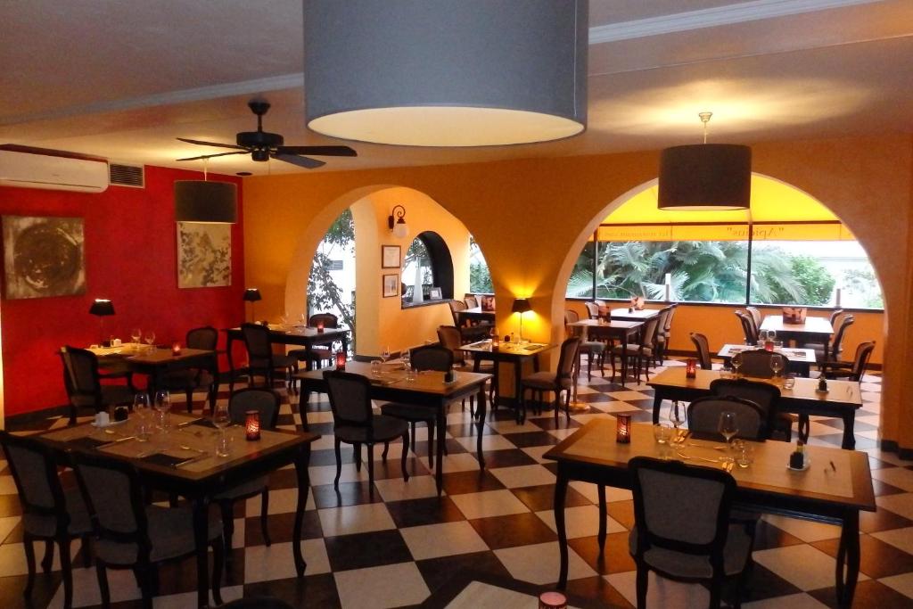 Restaurace v ubytování Tropical Hotel