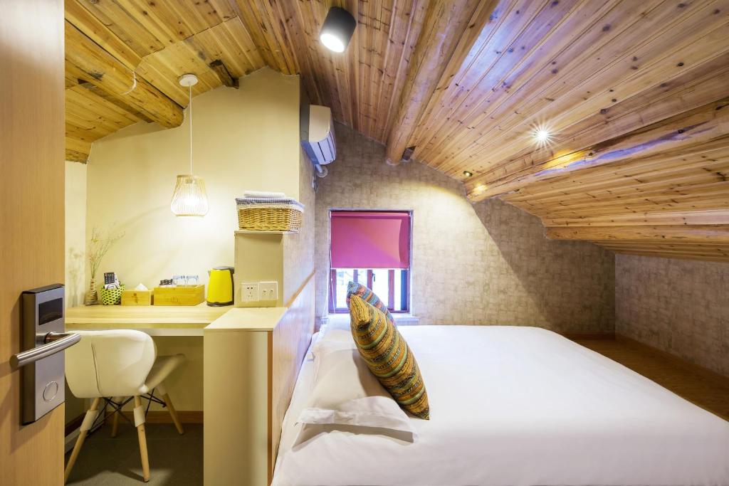Photo from Hangzhou Citynest Music B&B 杭州栖息地音乐手作民宿 in Xihu,  Hangzhou, Zhejiang, China