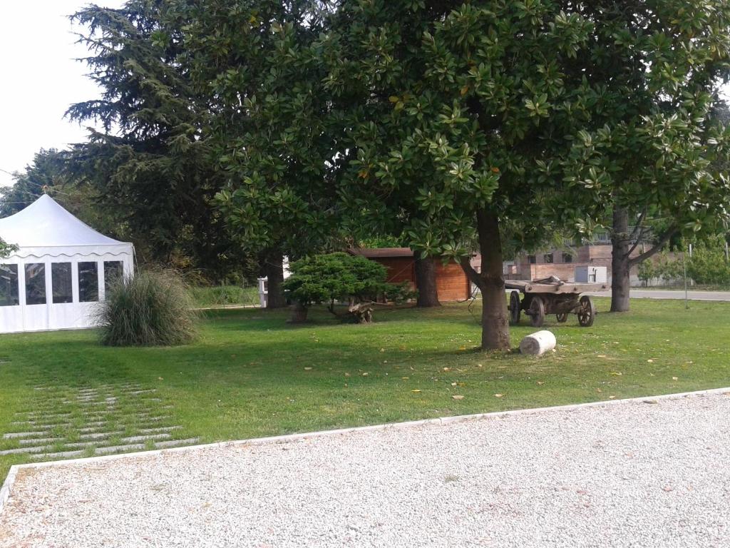 Vonkajšia záhrada v ubytovaní R&B Locanda Le Bighe