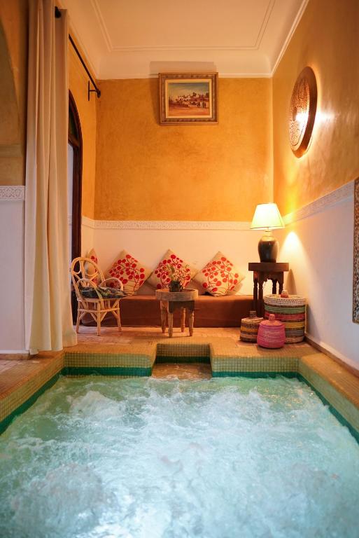 Bazén v ubytování Riad Dama & Spa nebo v jeho okolí