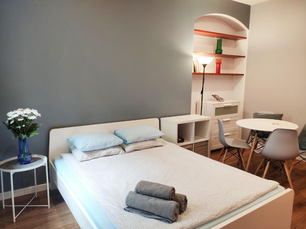 a bedroom with a bed and a table and chairs at Centrum Apartament Old Town in Świdnica