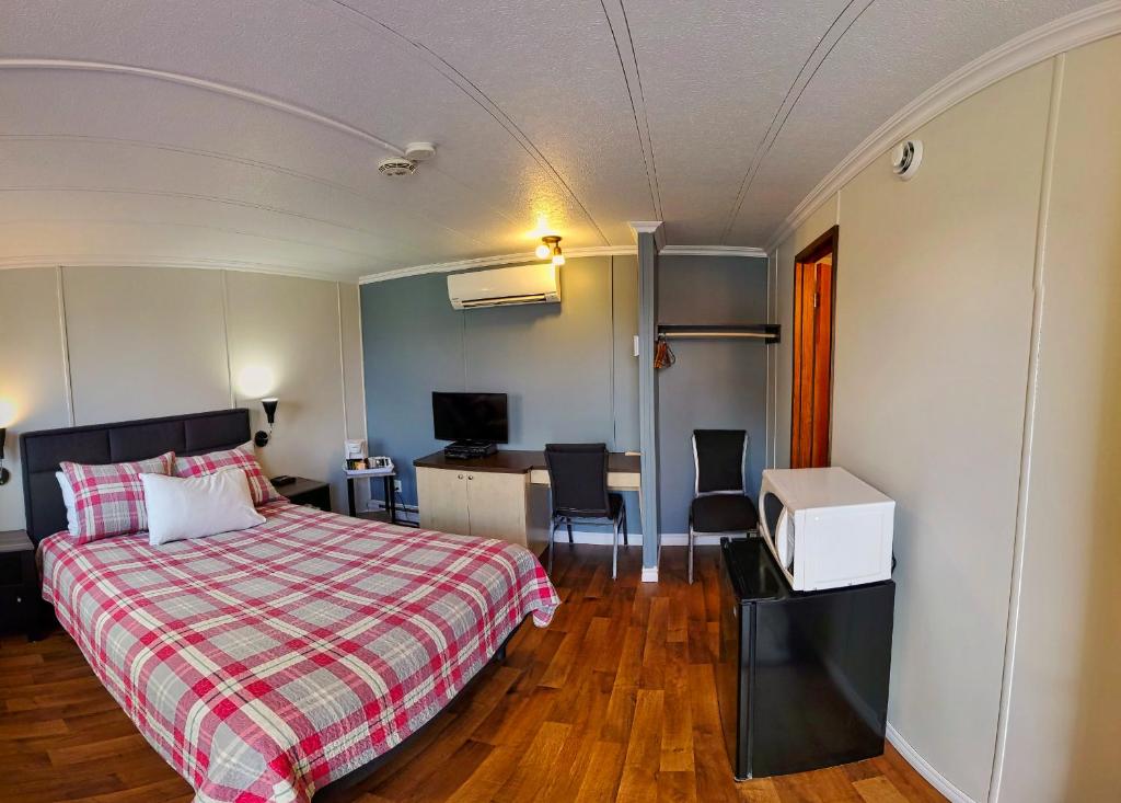 Postel nebo postele na pokoji v ubytování Motel Au Vieux Frontenac