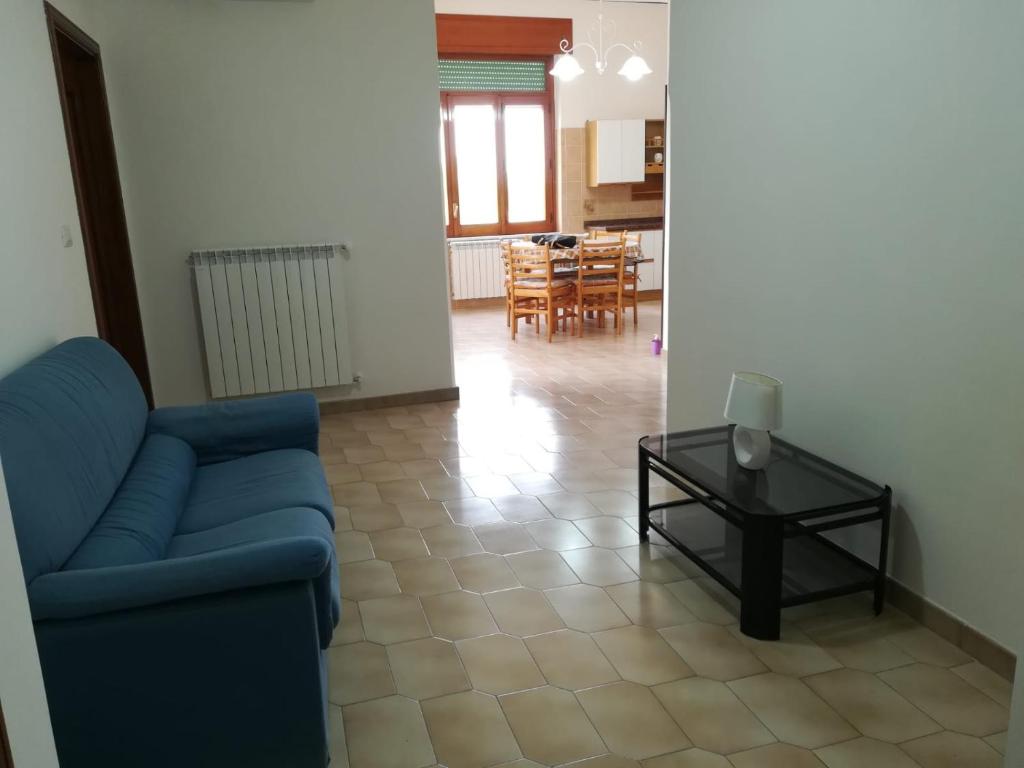 a living room with a blue couch and a table at Casa Sisina in Conca dei Marini