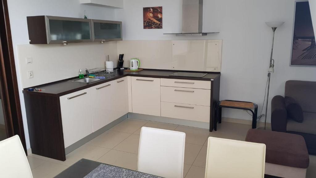 Kuchyňa alebo kuchynka v ubytovaní LIDO Apartamenty