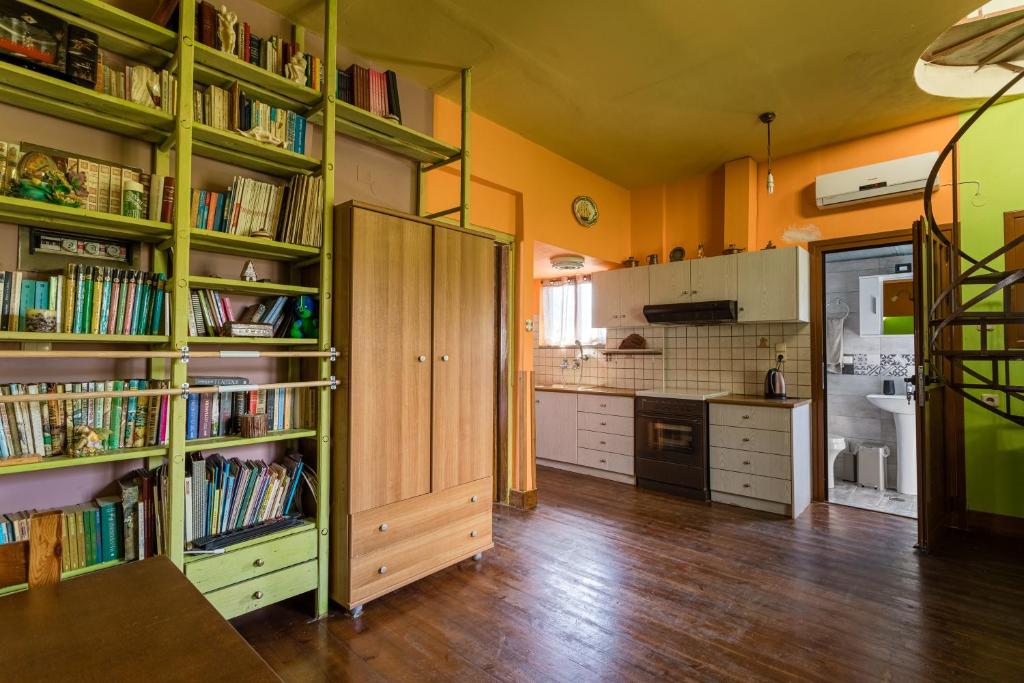 Kuchyňa alebo kuchynka v ubytovaní Ta-So's apartments Stoupa Messinias