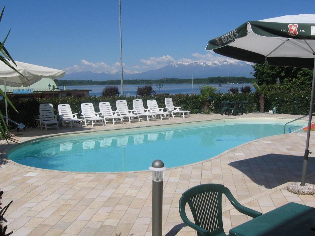 Bazén v ubytování Hotel Royal nebo v jeho okolí