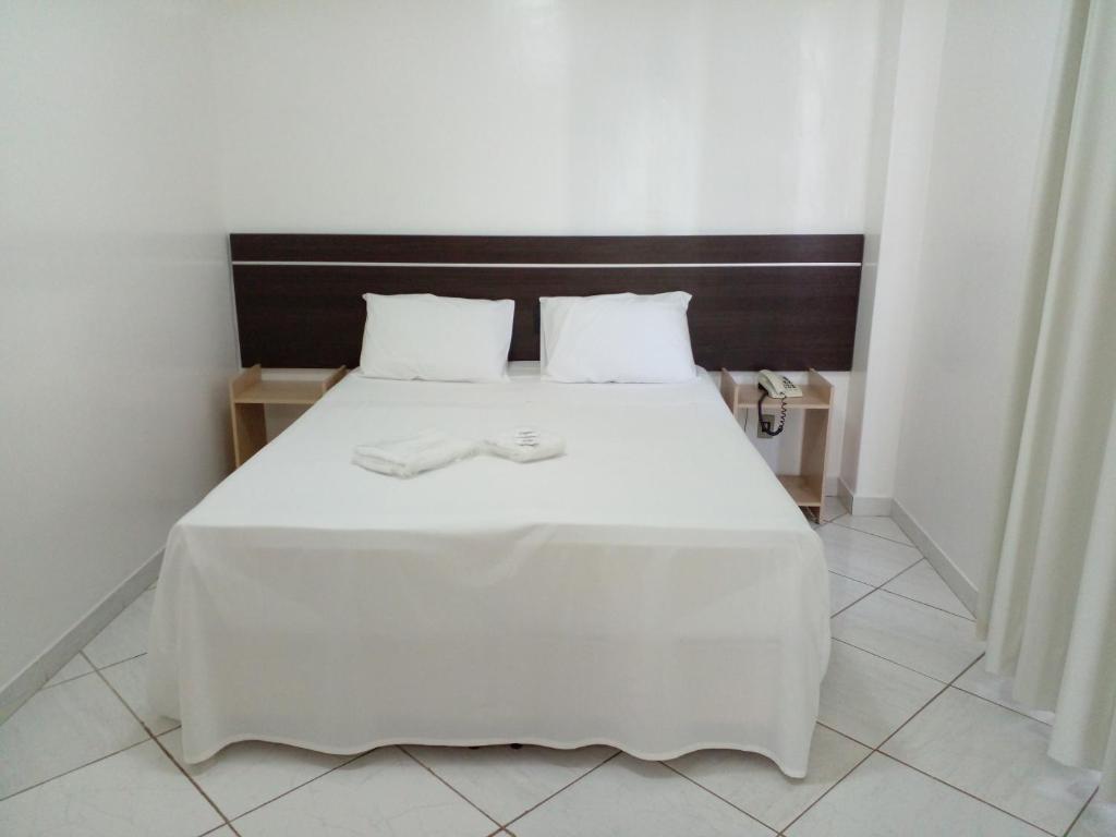 Giường trong phòng chung tại Hotel Minas Brasil