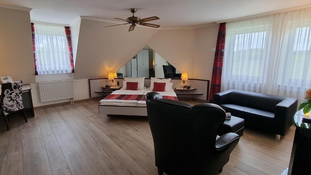 Postel nebo postele na pokoji v ubytování Hotel Rhöner Land Garni - Bed & Breakfast