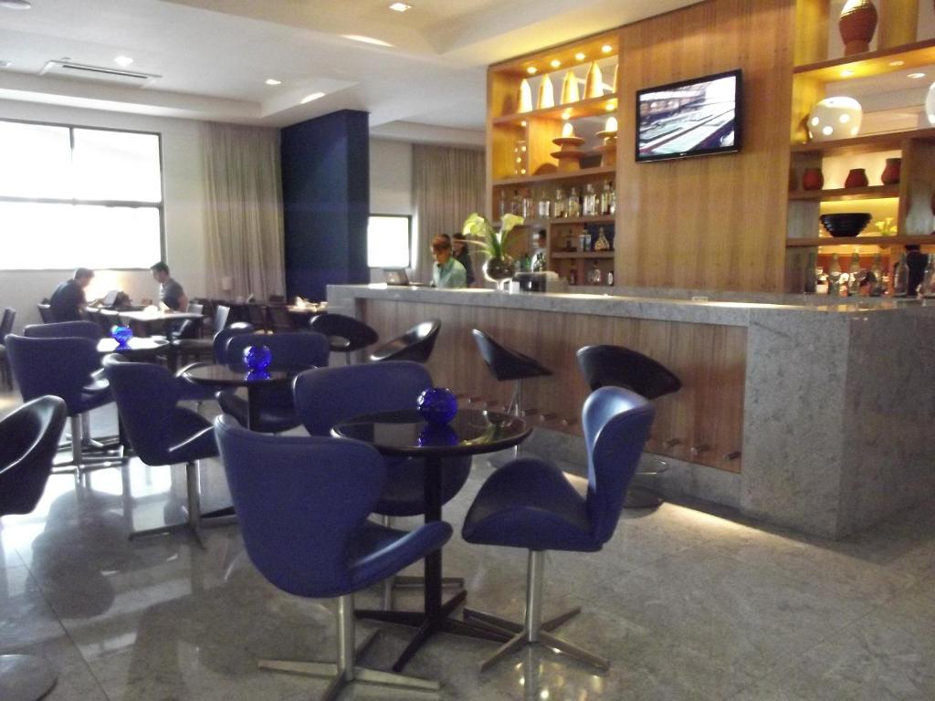 El salón o zona de bar de Flat BV no Aparthotel Beach Class EXECUTIVE - Apto 507 - na Beira-Mar do Recife
