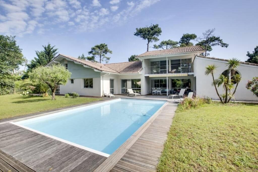 Hồ bơi trong/gần Villa Alaska - climatisée 10 personnes avec piscine chauffée