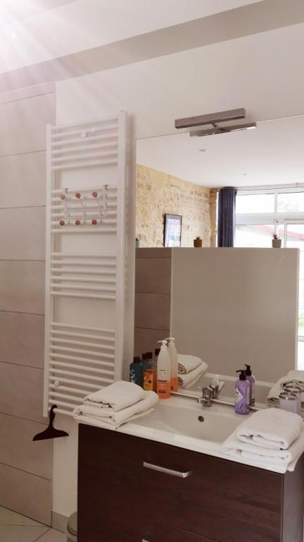 a bathroom with a sink and a mirror at Villa kahlo Omaha Beach in Colleville-sur-Mer