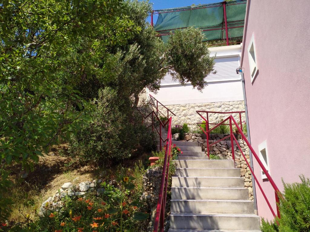 Vonkajšia záhrada v ubytovaní Cheerful two bedroom cottage with panoramic view in Celina