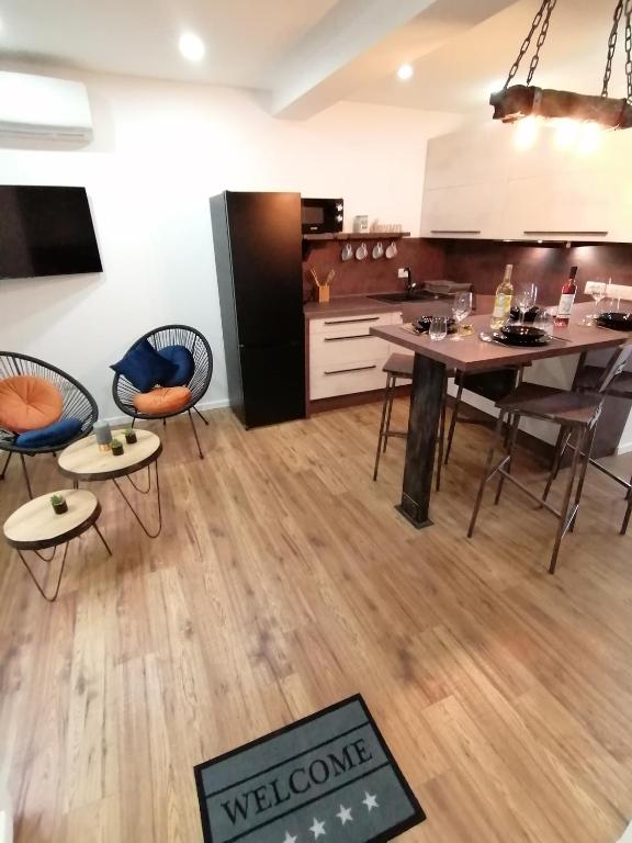 Kuchnia lub aneks kuchenny w obiekcie Apartmani Kiko