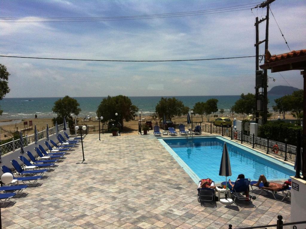 Bazén v ubytovaní Andreolas Beach Hotel alebo v jeho blízkosti