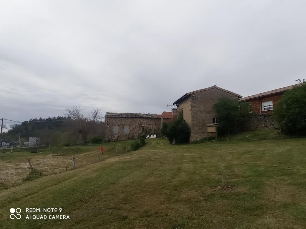 an empty yard in front of a house at ferme de fenivou in Boulieu-lès-Annonay