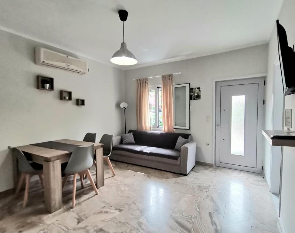 TV a/nebo společenská místnost v ubytování Electra Gaios Apartment