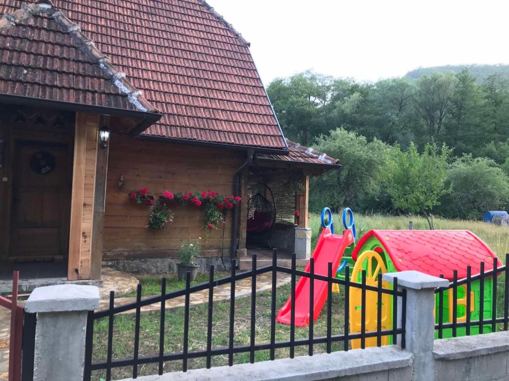 Herní místnost nebo prostor pro děti v ubytování Planinski biser Mokra Gora