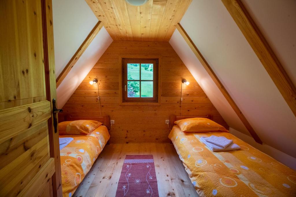 Postel nebo postele na pokoji v ubytování Cottages Kravanja