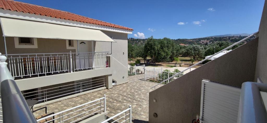 Nespecifikovaný výhled na hory nebo výhled na hory při pohledu z aparthotelu