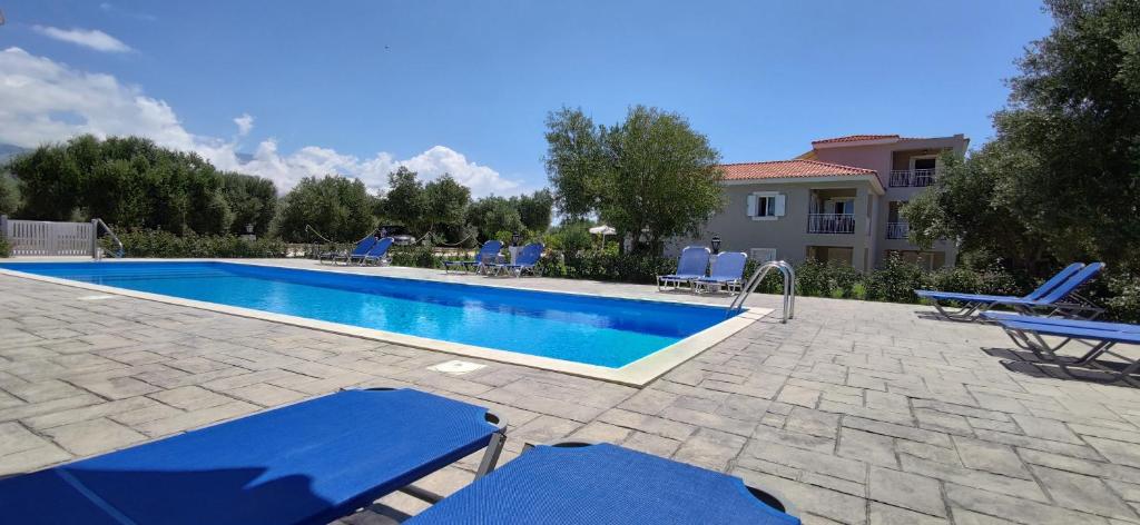 Bazén v ubytování Casa De Rosa Apartments & Studios nebo v jeho okolí
