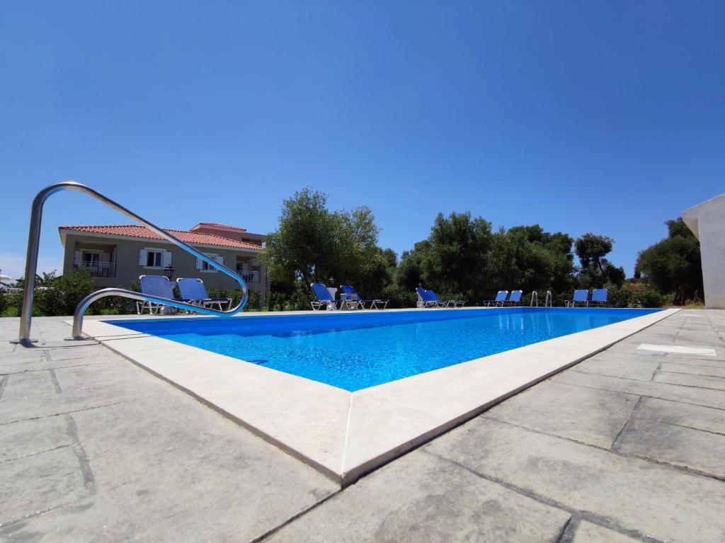 Bazén v ubytování Casa De Rosa Apartments & Studios nebo v jeho okolí