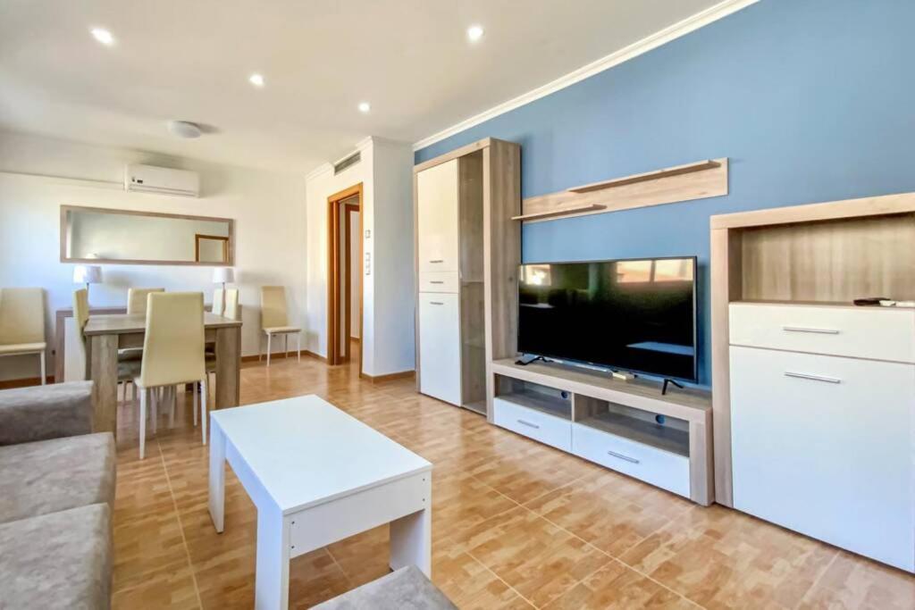 A television and/or entertainment centre at Piso recién reformado en Puerto de Mazarrón.
