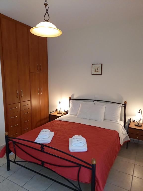 a bedroom with a bed with two towels on it at To Pithari in Skiros