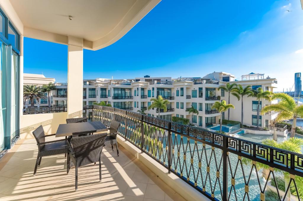 
Three Bedroom Condominium - Mid Level
