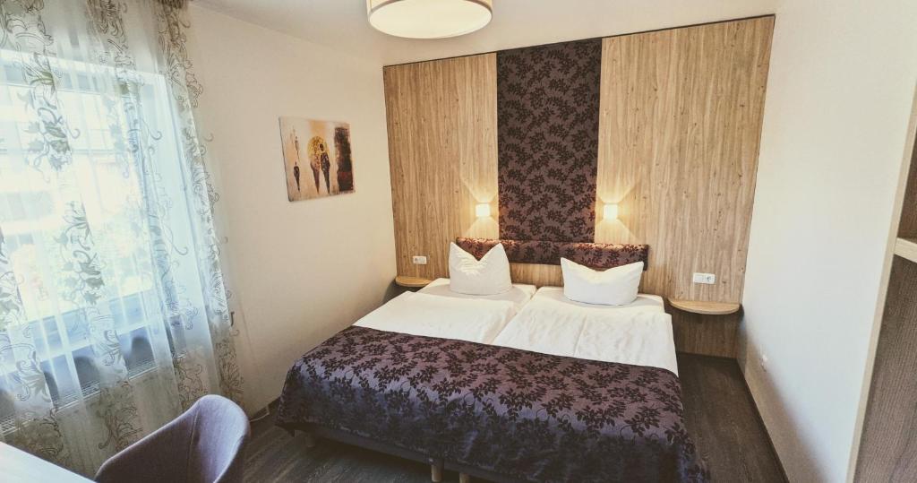 Postel nebo postele na pokoji v ubytování Hotel Rotes Ross