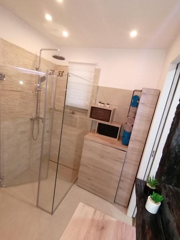 Łazienka w obiekcie Apartmani Kiko