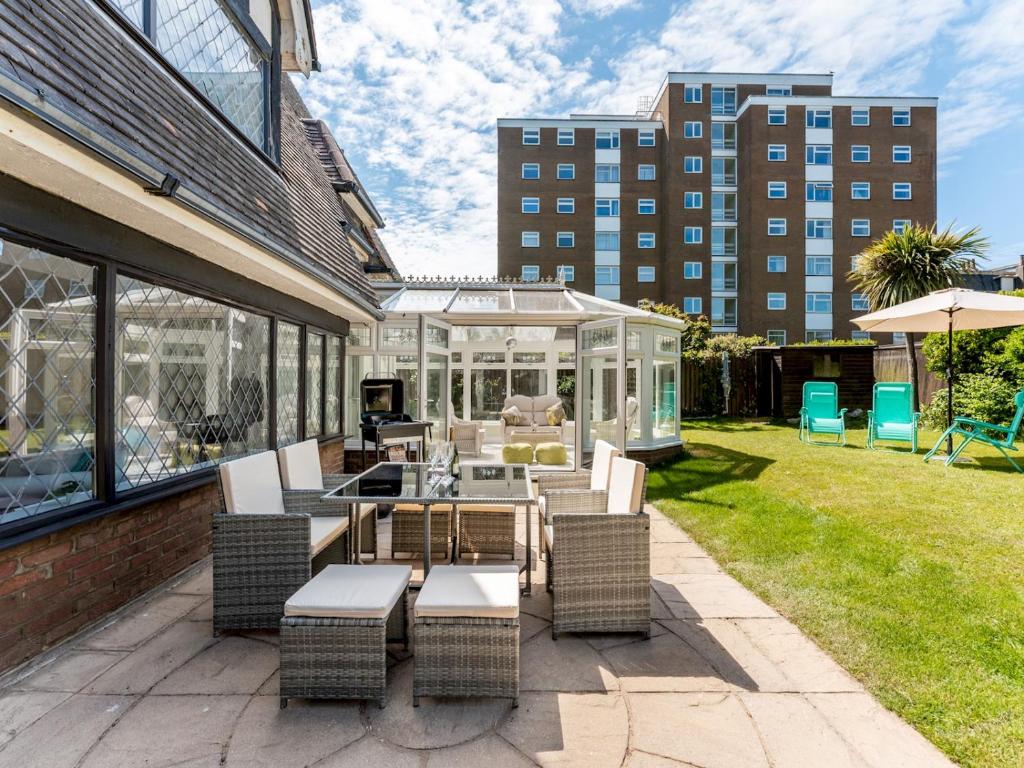 3bed Apartment 5mins walk from beach and Southsea, Bournemouth (updated