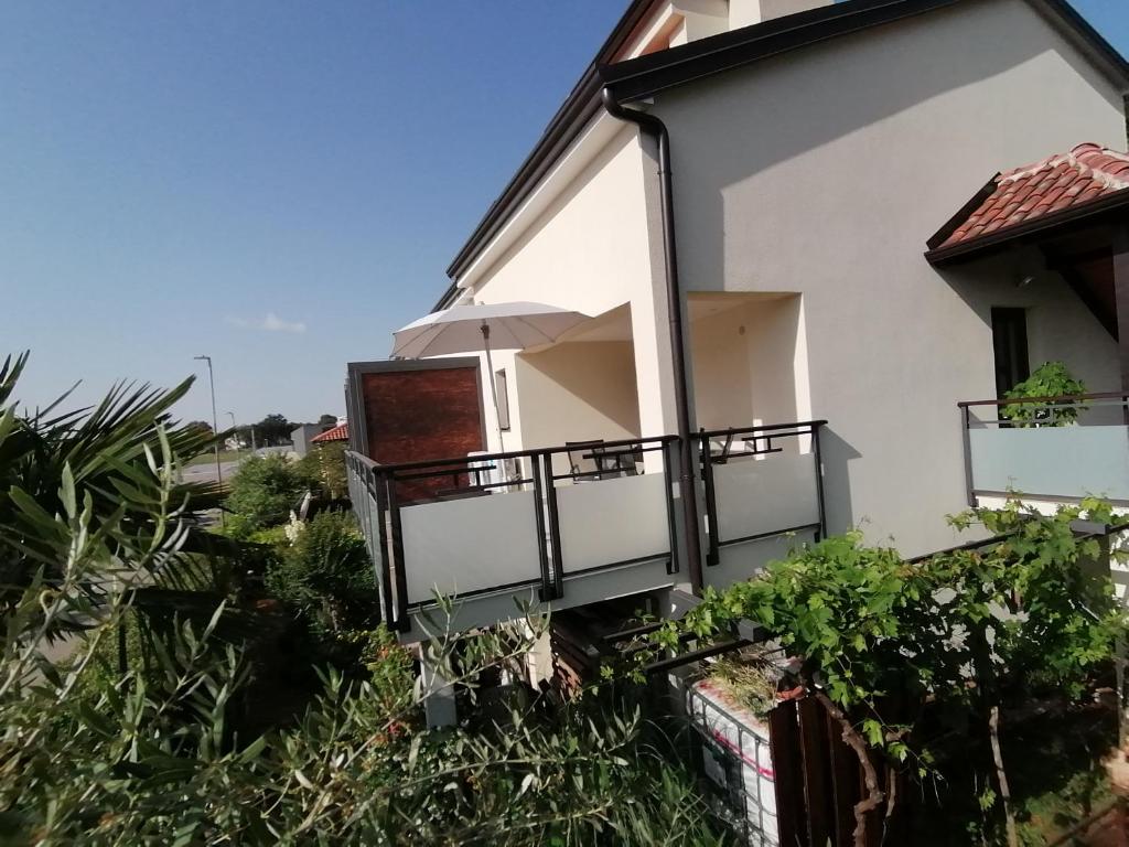 Budynek, w którym mieści się apartament