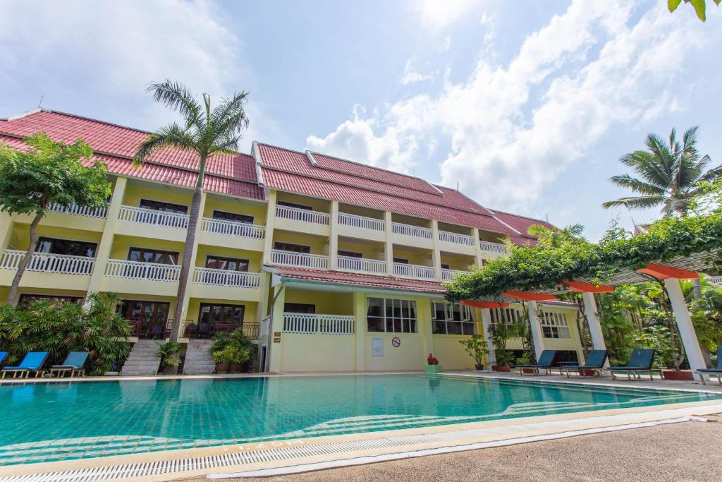 Bazén v ubytování MW Krabi Beach Resort - Ao Nang - SHA Extra Plus nebo v jeho okolí