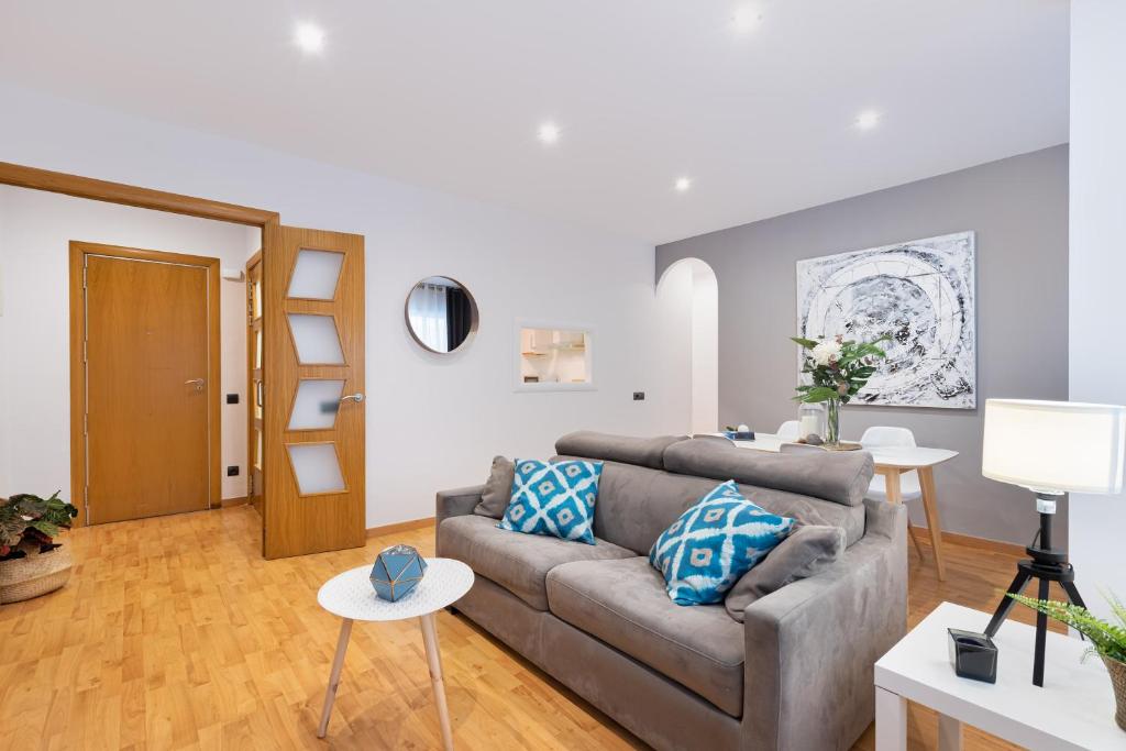 Lodging Apartments Villa de Gracia 2 bedroom cozy apartment