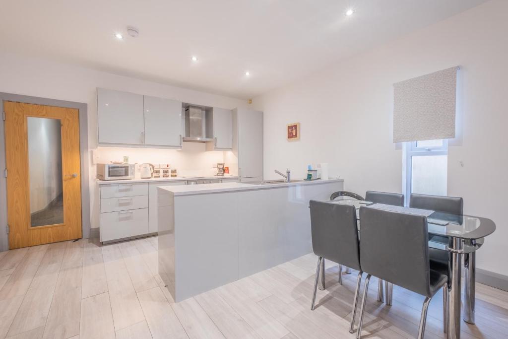 Køkken eller tekøkken på Portrush Marine Apartments flat 5