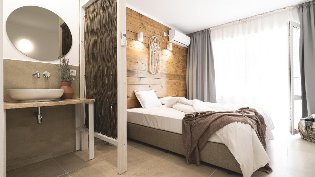 Queen Room with Balcony