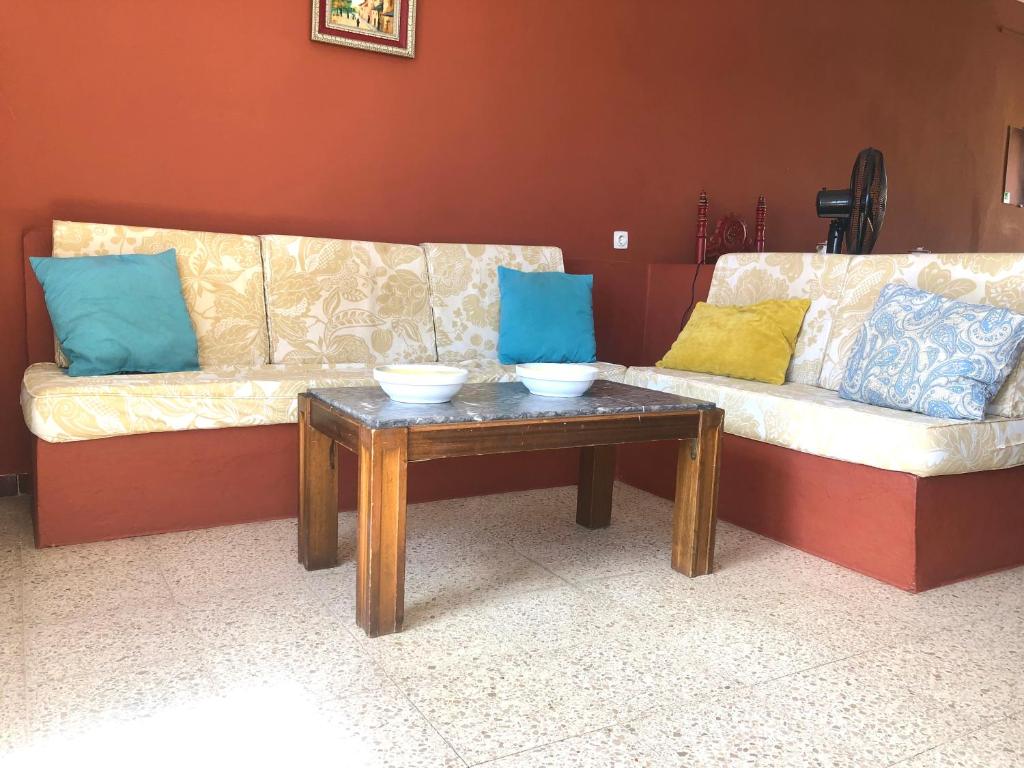 Posedenie v ubytovaní PORT SOTAVENT 2C - Apartamento en la Marina de Empuriabrava - piscina comunitaria, - parking - vistas al canal - cerca centro y playa