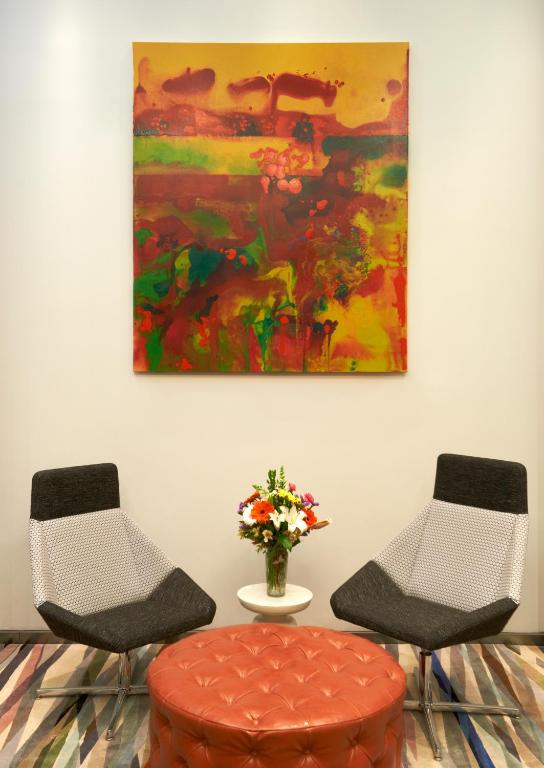 Posezení v ubytování Kinzie Hotel