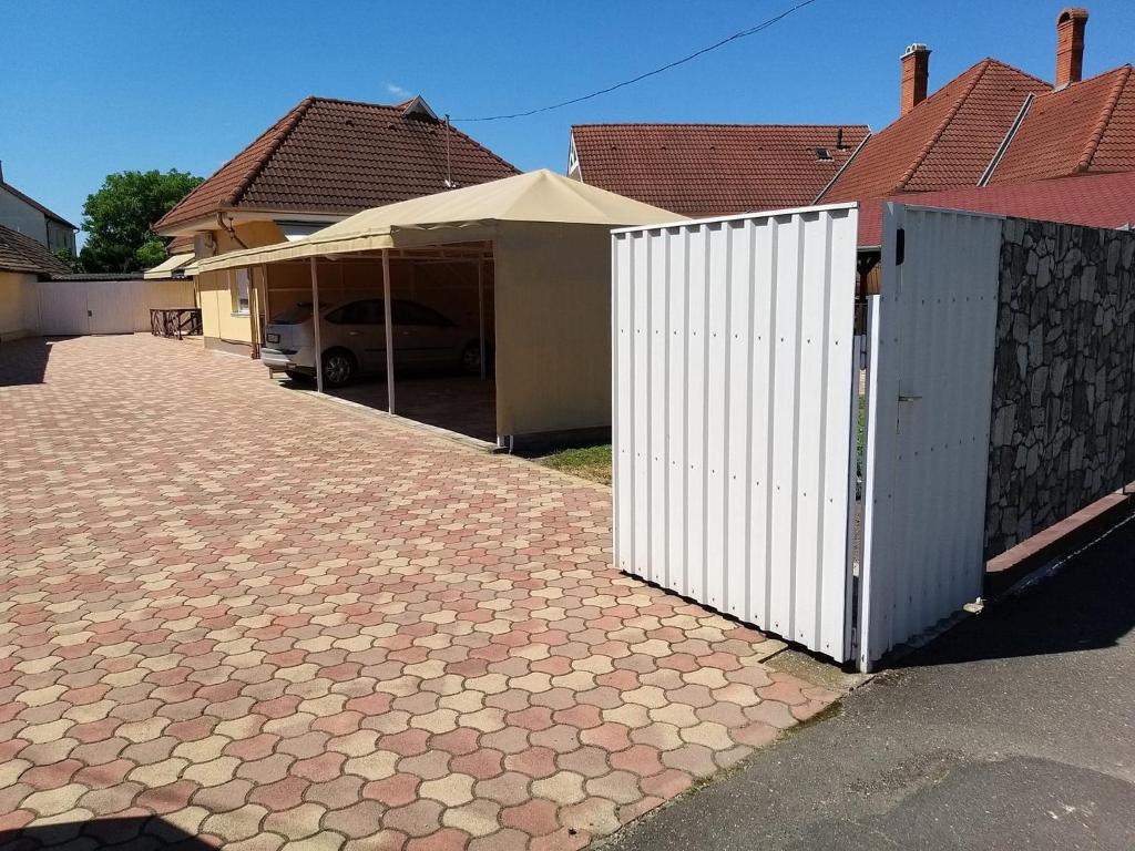 Budynek, w którym mieści się apartament