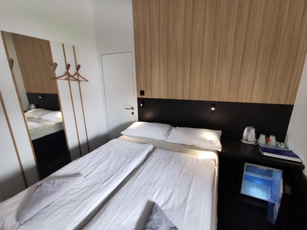 Postel nebo postele na pokoji v ubytování Cha Cha Rooms