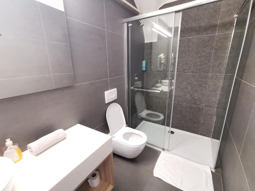 Koupelna v ubytování Cha Cha Rooms