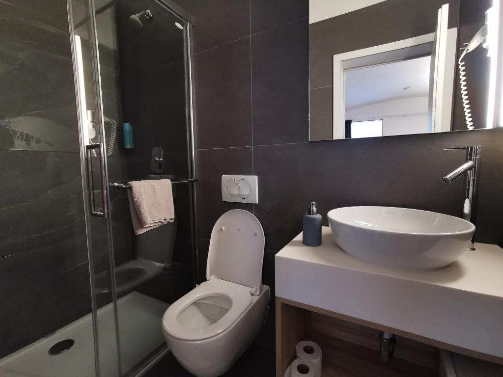 Koupelna v ubytování Cha Cha Rooms