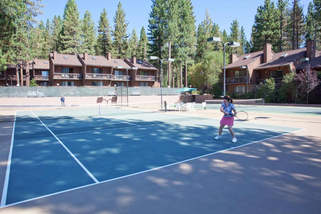Tenis a/nebo squash v ubytování Club Tahoe Resort nebo okolí