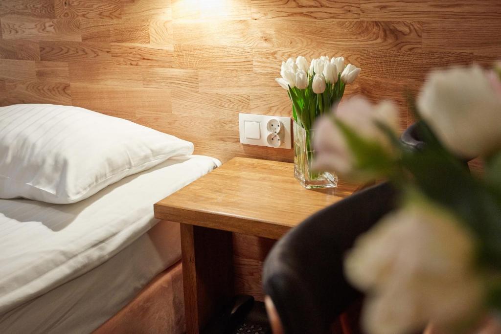 Postel nebo postele na pokoji v ubytování Hotel Batory