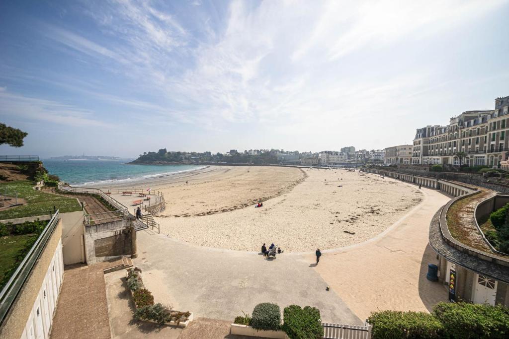 Résidence Le Crystal Dinard Plage - Apartment Mit Zwei Zimmern Und Meerblick