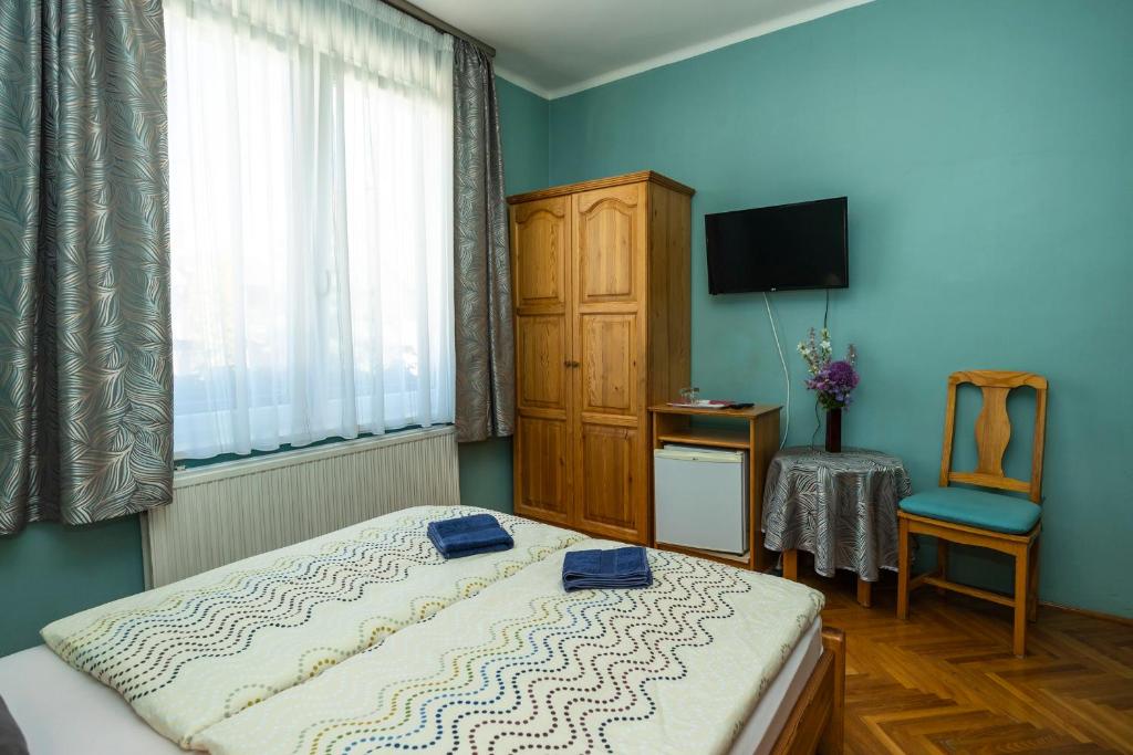 Postel nebo postele na pokoji v ubytování Cecey Vendégház
