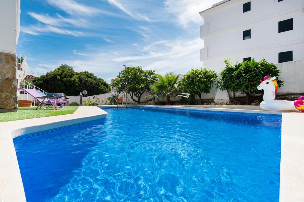 Swimmingpoolen hos eller tæt på Villa Palm Beach Marina Benalmadena 3 min walking from the sea